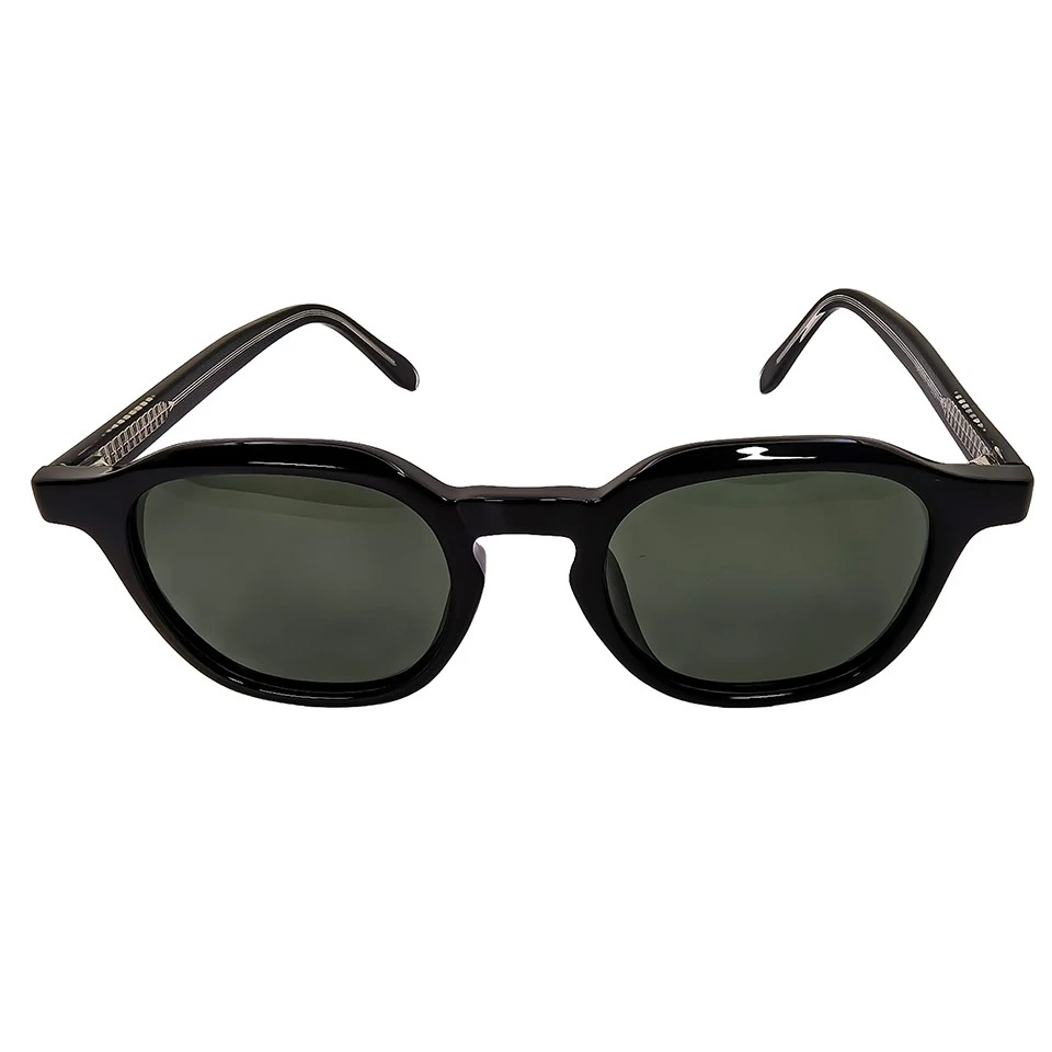 Black keyhole bridge sunglasses with temples open showing metal wire core in acetate temples Black keyhole bridge sunglasses with temples open showing metal wire core in acetate temples